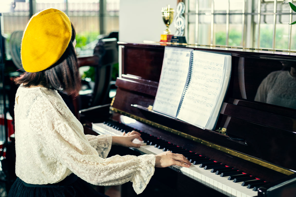 woman playing piano in her home